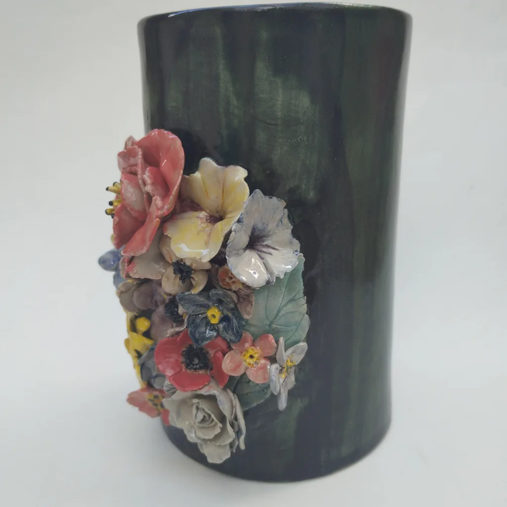 Détail du vase multicolore